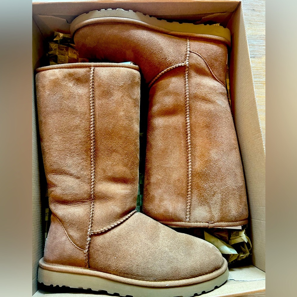 Ugg Classic Tall Buckskin Tan Woman’s boot Sz 8